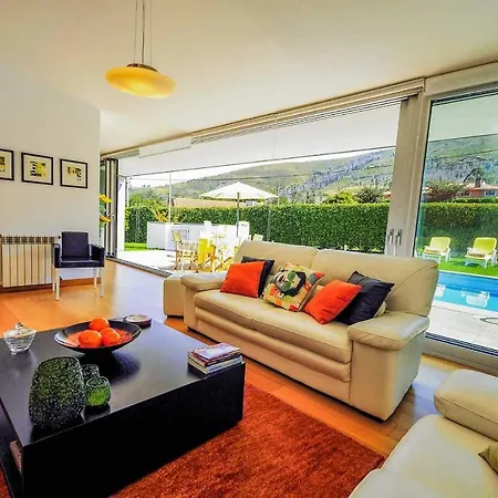Villa Sleeps 8 Air Con Wifi *