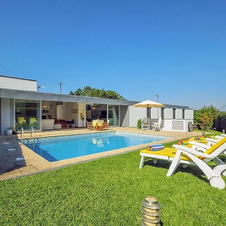 Sleeps 8 Air Con Wifi *