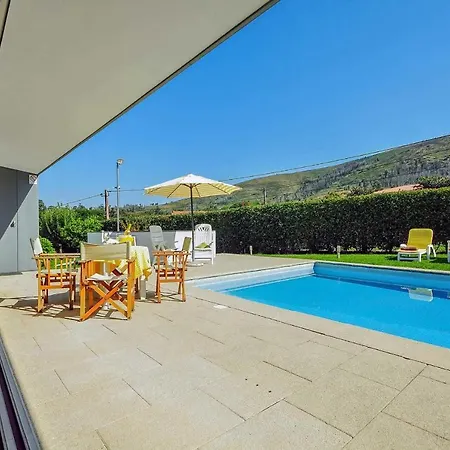 Sleeps 8 Air Con Wifi Venade